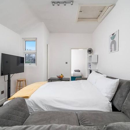 New 3Bed Stylish Apartment With Amazing Transport Λονδίνο Εξωτερικό φωτογραφία