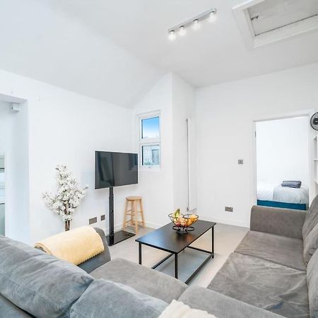 New 3Bed Stylish Apartment With Amazing Transport Λονδίνο Εξωτερικό φωτογραφία