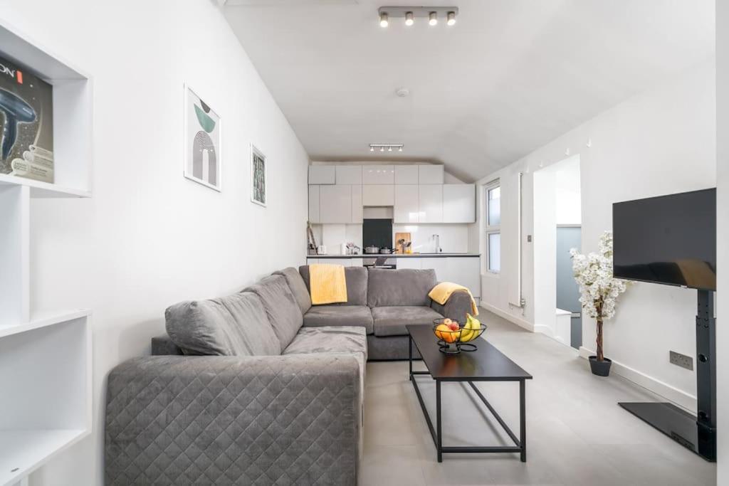 New 3Bed Stylish Apartment With Amazing Transport Λονδίνο Εξωτερικό φωτογραφία