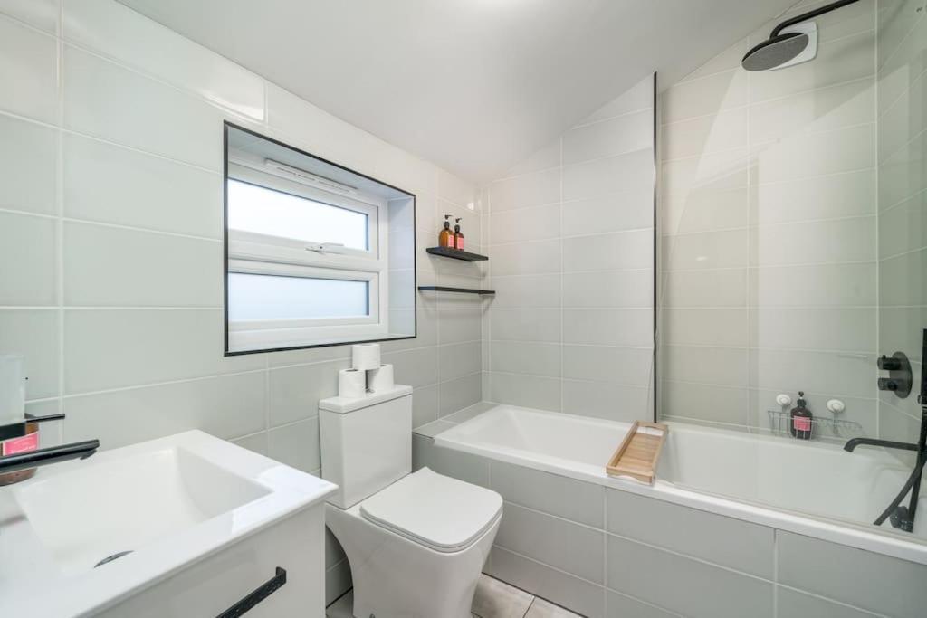 New 3Bed Stylish Apartment With Amazing Transport Λονδίνο Εξωτερικό φωτογραφία