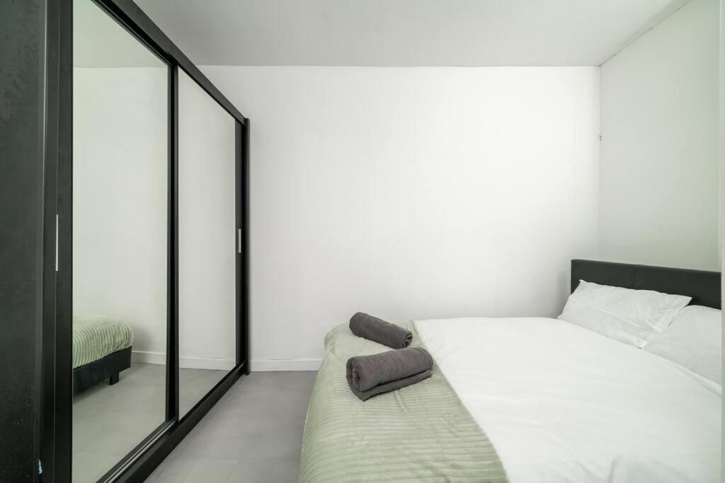 New 3Bed Stylish Apartment With Amazing Transport Λονδίνο Εξωτερικό φωτογραφία